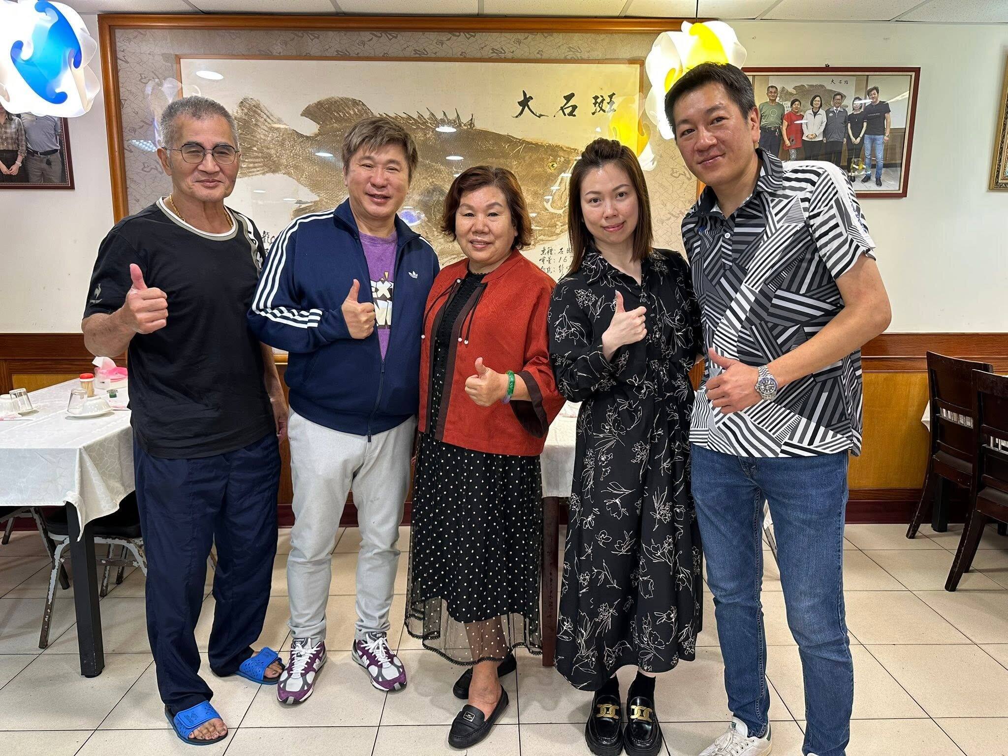 胡瓜蒞臨正福伯活海鮮餐廳合照