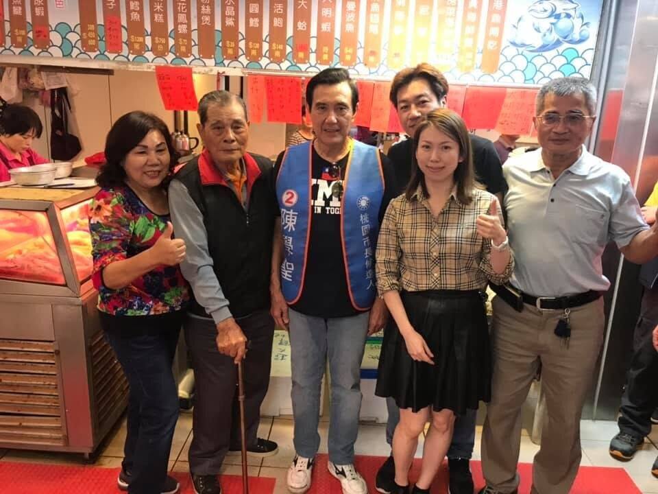 馬英九蒞臨正福伯活海鮮餐廳合照